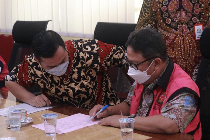 Jampidsus Serahkan 7 Berkas Perkara Tipikor PT. Asabri Kepada Jampidum